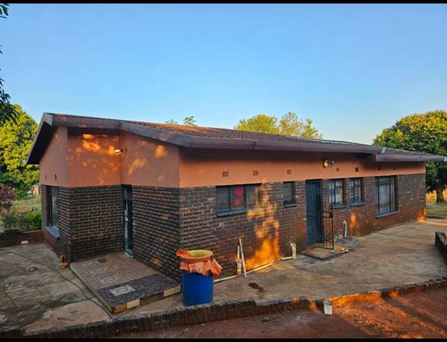 3 BEDROOM HOUSE FOR SALE IN TSHISAHULU